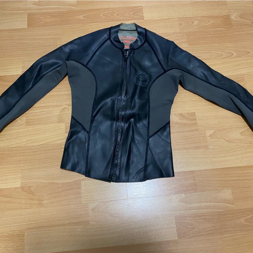 Billabong 1mm Surf Capsule Peeky Wetsuit Jacket- great used condition.
